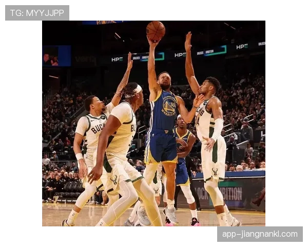 格林挡拆为库里制造空位 比上季更能提升末节效率