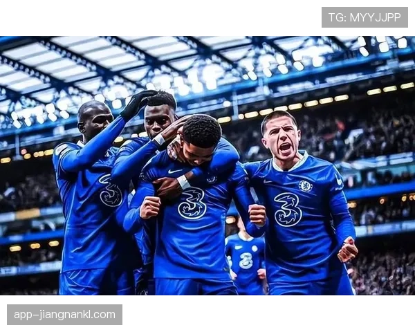 切尔西中场看似运转有序，实则缺了关键连接点，控不住节奏了