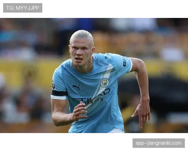 哈兰德与同期前锋关键战决定性表现对比