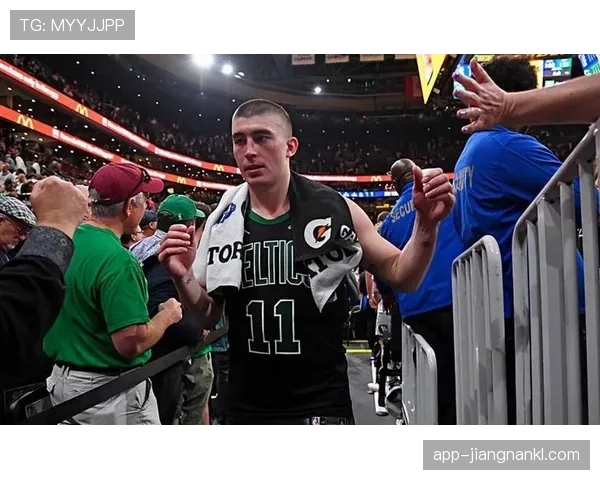 佩顿·普里查德突破制造错位 提升关键时刻得分效率