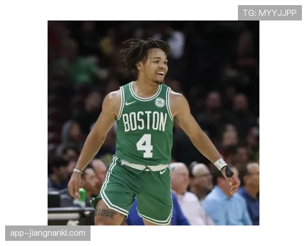 爱德华兹无球跑动占比提升，拉开空间效率超同位置后卫